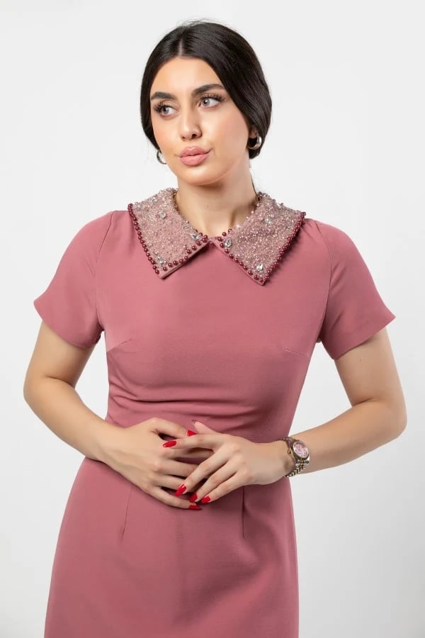 فستان ميدي بأكمام قصيرة مع إكسسوار