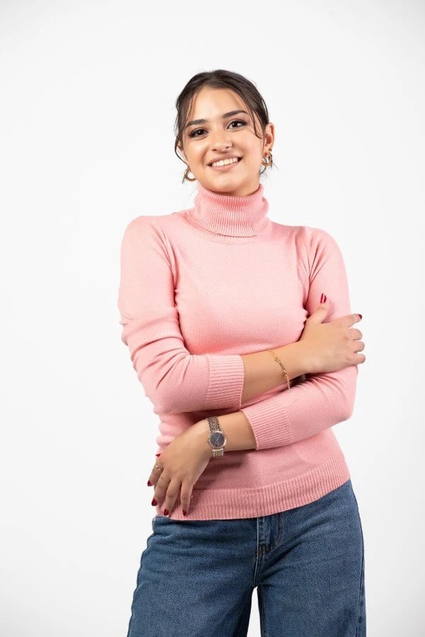 كنزة تريكو بياقة عالية
