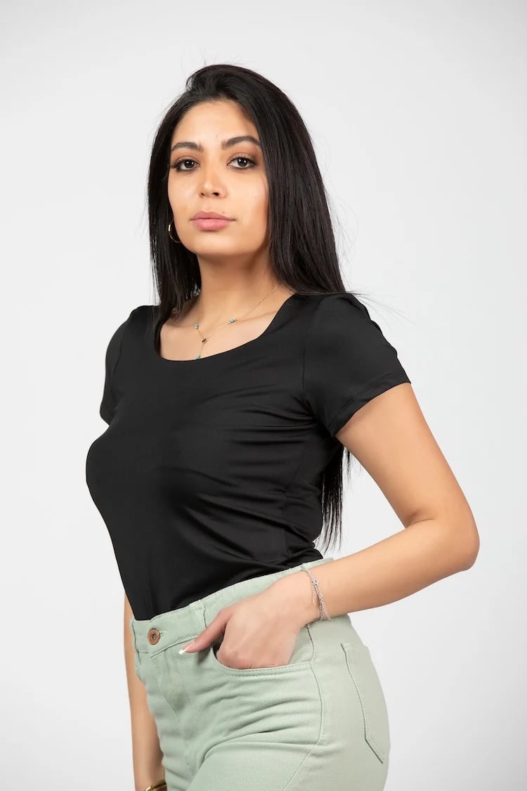 توب أساسي بأكمام قصيرة