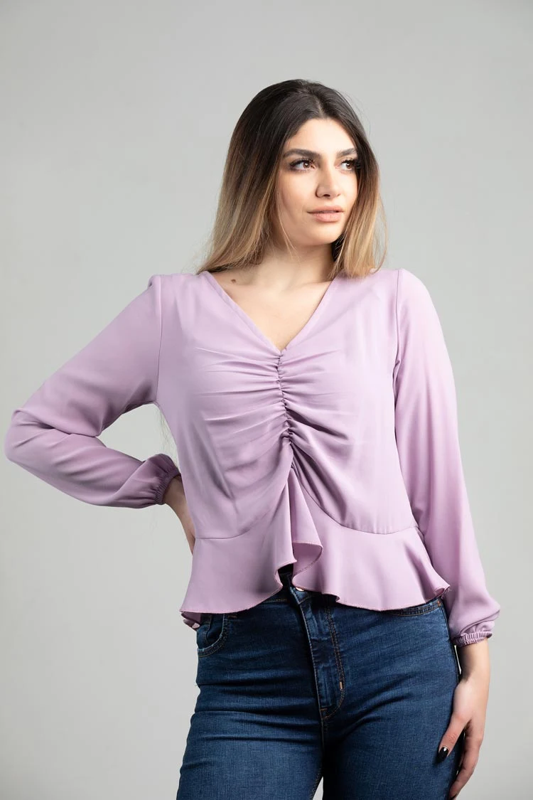 تي شيرت بأكمام طويلة وكشكش