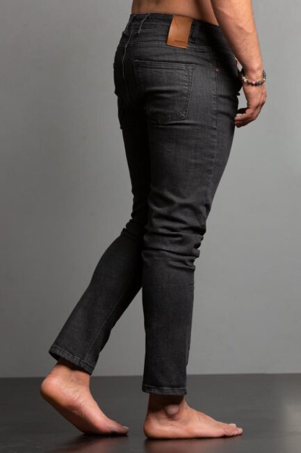 601 straight fit black  jeans