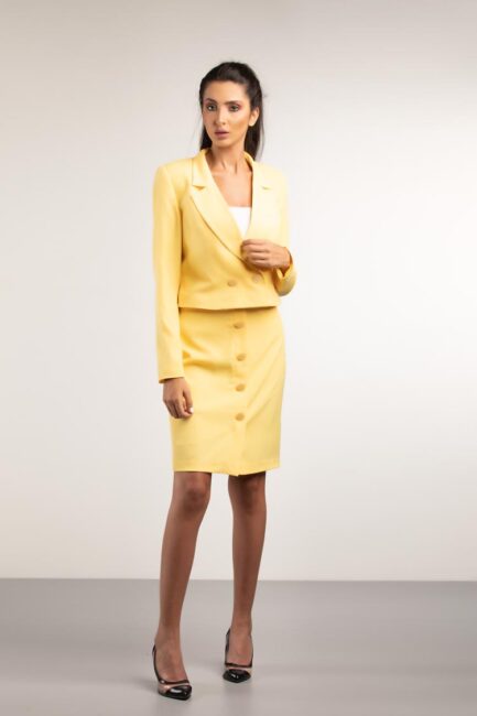 Cropped blazer with buttons