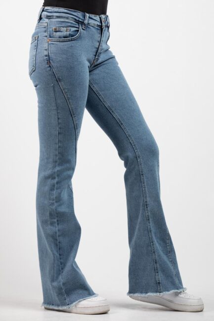 670 Flared Jeans