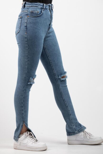 696 Mid-Rise Skinny Jeans